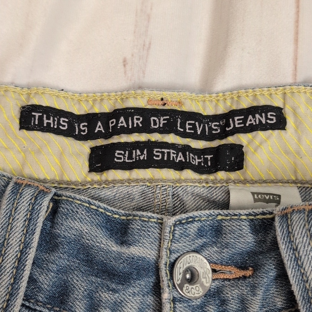 Levis 701 Slim Straight 30 Waist 32 Length Unique Stitching Details Lighter Wash - Picture 2 of 9